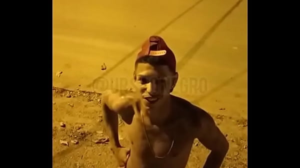 Pedi um favor pro Leozinho novinho e ele quis receber o pagamento com boquete e cuzinho.