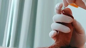 Wearing latex medical gloves while pumping dick