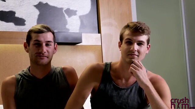 Pretty teenager lovers condomless drilling until its cream time